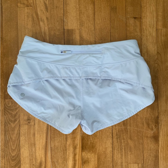 Lululemon speed up low rise lined short size 6 in the colour lilac - Picture 2 of 2